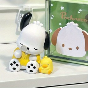 Resim Sanrio for pochacco & Arkadaşları Koleksiyon Figürleri - 1/2 Gizem Kutusu, Sarı Kıyafetli ve Ördekli Sevimli Karikatür Bebekler, PVC Masaüstü Dekorasyonu, Noel Hediyeleri, Araba & Bilgisayar Ekran Aksesuarları, Eğlenceli Tasarım, Dayanıklı Malzeme 