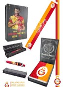 Resim Galatasaray Lisanslı Şal Kaşkol Atkı Ve Premium Uçlu Kalem Set Aslan Baskılı Ahşap Kutulu Sarı - Kırmızı 