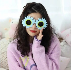 Resim MCM Group Mavi Renk Papatya Şekilli Parti Gözlüğü 