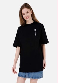 Resim Comfort Fit Yuvarlak Yaka Baskılı Kadın Siyah Cepsiz Kısa Kol Tişört 