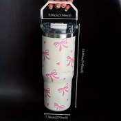 Resim 1 adet Büyük 900ml/33.44oz Paslanmaz Çelik İzoleli Bardak - Tutma Kolu ve Pipet ile - Çift İçme Boşluğu, Sızdırmaz ve Dökülmeye Karşı Kapağı, İçecekleri Saatlerce Sıcak / Soğuk Tutuyor, Zarif Pastel Pembe Kurdele ve Kalp Tasarımı, Kaymaz Tutma - Seyahat, Spor Salonu, Ofis, Hediyeler için Mükemmel (Baba Günü, Sevgililer Günü, Doğum Günü) - Kahve, Çay, Smoothie, Soğuk İçecekler, Seyahat Bardakları, Şık Bardaklar, Dayanıklı Yapı, Tekrar Kullanılabilir Bardak, Fitness Tutkunları, Kız İçin Kurdele 