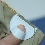 Resim 1 adet Kolay Dikiş Aracı - Dayanıklı Plastik Kenar Dikiş Kılavuzu ile 4mm ve 3mm Aralık, Ergonomik Sap ve Hassas El Dikişi için Pürüzsüz Yüzey - Başlangıç ve Kıdemli Dostu DIY Dikiş Aksesuarı Kumaş, Yorgan Yapımı, Giysi Tamiri, Kıdemli Zanaat Yardımı | Hassas Dikiş Cihazı | Dayanıklı Plastik Araç, Dikiş Aksesuarları 