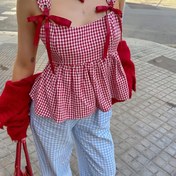 Resim Nian Nian Yönlendirme Şık Kadın Giyim Özellikleri, Ruffles ile Güzel Çizgili Baskı ile Sevgililer Günü Toplantıları için Mükemmel. 
