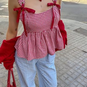 Resim Nian Nian Yönlendirme Şık Kadın Giyim Özellikleri, Ruffles ile Güzel Çizgili Baskı ile Sevgililer Günü Toplantıları için Mükemmel. 