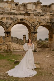 Resim Theodora V Yaka Gül Aplikeli A Kesim Gelinlik - Kırık Beyaz / 42 
