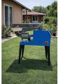 Resim Mavi Ayaklı Profesyonel Salça Makinesi 3 HP | Domates Biber Salça Çekme Makinesi 700 Kg Kapasiteli 