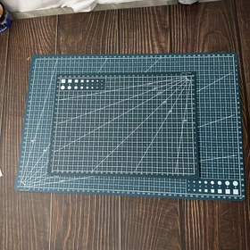 Resim A3/A4 Kendi Kendine İyileşen Kesme Matı - Izgara Çizgileri ile Kaymaz El Sanatları Matı, DIY, Ofis ve Dikiş için Dayanıklı Masaüstü Koruyucu - Çift Taraflı Ölçüm, Plastik Malzeme, Ofis Malzemeleri ve Aksesuarları 