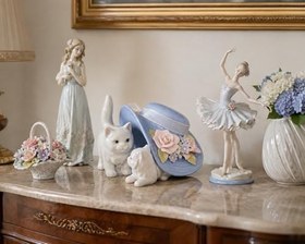 Resim Capodimonte Porselen Kedili Mavi Şapka Çiçekli Müzikli Biblo 