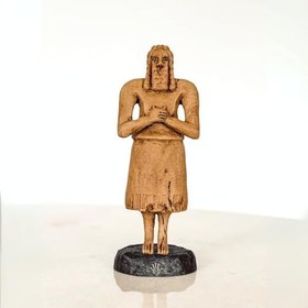 Resim Tell Asmar Tapınak İşçisi Figürü – Geniş Omuzlu Sümer Erkek Heykeli | El Yapımı Mezopotamya Replikası | Ruhani Emek ve Altar Dekoru | ArkeoArt Koleksiyon 