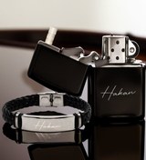 Resim Bk Gift Kişiye Özel İsimli Benzinli Çakmak ve Çelik Deri Örme Metal Erkek Bileklik Hediye Seti 