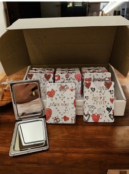 Karışık Renklerde Kalp Desenli Cep Aynası