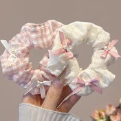 Resim 2'li Paket Şık ve Sevimli Pembe & Beyaz Gingham Fiyonklu Kumaş Saç Lastikleri - 14 Yaş Üstü Kadınlar ve Gençler için Yumuşak Saç Bağları, Günlük ve Resmi Etkinlikler 