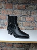 Resim ÇAĞLAR Bot Çizme Orijinal, hakiki dana derisinden üretilmiştir. İç kısmı yün ve deri kaplamalıdır. 