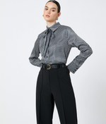 Resim Saten Gömlek Yakası Bağlama Detaylı 