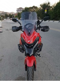 Resim Motocam Rkn 530 Adv Siperlik Ön Cam 2021-2024 Model 55cm Açıkfüme Renkli 4mm Kısa Spor Cam 