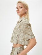 Resim Batik Desenli Crop Gömlek Kapaklı Cep Detaylı Kısa Kollu 