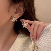 Resim Bayramlık Bohem Çok Renkli Taşlı Kar Tanesi Çivi Küpeler - Sevimli/Boho Tarzı ile Parıldayan Taş Ayrıntılar, Çinko Alaşımı & Demir Saplar, Tatil Kutlamaları & Günlük Kıyafetler için Mükemmel, Bayramlık Aksesuarlar|Canlı Mücevherler|Dayanıklı Kulak Sapları, Noel Küpeleri 