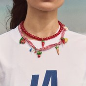 Resim 2 adet Bohem El Yapımı Boncuklu Emaye Biber Turp Çilek Üzüm Uğur Böceği Kolye, Günlük Tatil Parti Giyimi için Uygun Kadınlar için Sevimli Çiçekli Meyve Sebze Porselen Kolyeler 