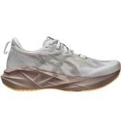 Resim Asics Novablast 5 Kadın Beyaz Yol Koşusu Ayakkabısı 