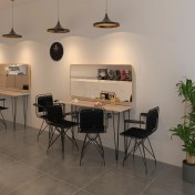 Resim Kenz Life Knsz Masa Sandalye Takımı HEM75MAZLUM Crdsyh 140*040 Klçsm 4 Sandalye Syhsyh Kolçaklı Sırt Minderli 