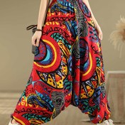 Resim Kadınların Canlı Bohemik Baskılı Geniş Bacaklı Pantolonları - Yüksek Bel, Bol Kesim, Renkli Geometrik ve Çiçek Desenleri, Beyaz Spor Ayakkabılar, Siyah Omuz Çantası, Rahat Kıyafetler İçin Mükemmel, Pantolonlar 
