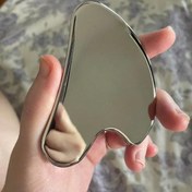 Resim 1 adet Paslanmaz Çelik Kalp Şekilli Gua Sha Aracı Yüz Masajı için, Hipoalerjenik Taşınabilir Kas Rahatlatma Masaj Tahtası, Elektrik veya Pil Gerektirmez, Yüz Masaj Aracı | Ergonomik Tasarım | Dayanıklı Gua Sha Aracı, Yüz Masaj Aracı 