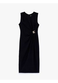 Resim Koton Krep Kumaş Slim Fit Aksesuarlı Kolsuz Bisiklet Yaka Midi Boy Drapeli Elbise Siyah 6sak80095uw Siyah 