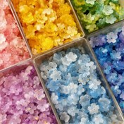 Resim 5g/bag yaklaşık 27 adet On Mile Şeftali Çiçeği Üç Boyutlu Delik Serpilmiş Altın Şeftali Çiçeği Gevşek Boncuk Boncuk Çiçek Bileklik Aksesuarları DIY Antika Titremek Dal Küçük Çiçek Hosta Çiçek Dekoratif Aksesuarlar 