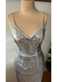 Resim Chica Rosa Fashion Gümüş Pullu Askılı Midi Elbise 