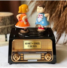 Resim Mobgift Kişiye Özel Radyo Üzerinde Öpüşen Çift Kurmalı Müzik Kutu (543738171) 