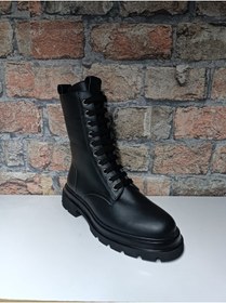 Resim ÇAĞLAR Bot Çizme Orijinal, hakiki dana derisinden üretilmiştir. İç kısmı yün ve deri kaplamalıdır. 