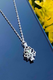Resim TREND COLLECTİON Gece Karanlıkta Parlayan Yeşil Lotus Çiçeği Fosforlu Kolye 