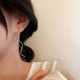 Resim 1 Pair Elegant Gümüş Kaplama Bakır Dalga Küpeler, Uzun Zayıflatan Tasarım Kadınlar İçin, Çok Yönlü Günlük Giyim ve Hediye Verme, Sevgililer Günü - Tüm Mevsimler Uygun 