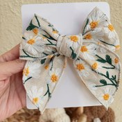 Resim Kız Çocukları İçin 3-14 Yaş Aralığı - Polyester Beyaz Çiçekli Büyük Toka Aksesuarı İşlemeli Papatya Fiyonklu Saç Tokası 