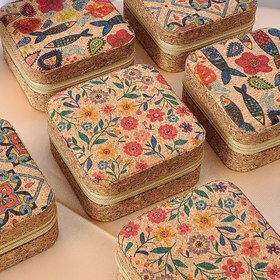 Resim Vintage Avrupa Çiçek Desenli Mantar Takı Kutusu - Fermuarlı Altıgen Yığınlanabilir Organizatör, Yüzük Küpe Kolye Bileklik İçin Çok Bölmeli Yumuşak Astarlı, Seyahat ve Ev Dekoru Saklama, Takı Kutuları 