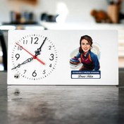 Resim Karikatürlü Kadın Curling Oyuncusu Masa Saati 