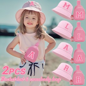 Resim 2 Adet Çocuk 26 Harf Baskılı Pembe Kova Şapka ve Pembe Çapraz Çanta Seti, Şık Güneşlikli Orta Boy Para Cüzdanlı Kova Şapka, 5-10 Yaş Kızlar İçin Günlük Kullanım ve Okula Dönüş için Uygun 