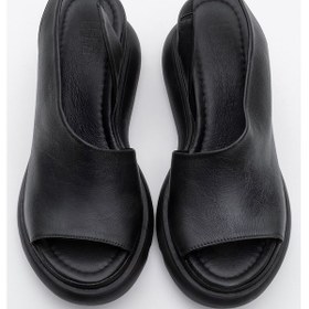 Resim Agusto Siyah Cilt Hakiki Deri Kadın Dolgu Topuk Sandalet Siyah Deri 