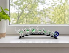 Resim Yeşil Filler Dekoratif Biblo, Füme Plaka Üzerinde, 20cm, Nazar Boncuklu, 7 Fil Figürlü Süs Eşyası 