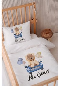 Resim %100 Pamuk Saten Isme Özel Isimli 100x150 Bebek Yatak Nevresim Seti Mavi Arabalı Ayıcık Ve Balonlar 