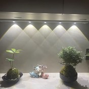 Resim Hareketle Aktive Edilen LED Dolap Işığı | Ultra İnce, Kablosuz USB Şarj Edilebilir | 3 Renk Ayarlanabilir Aydınlatma | Manyetik Montaj | Mutfaklar, Yatak Odaları ve Vitrin Dolapları için İdeal | Şık Plastik Tasarım 