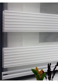 Resim Ekru Mat Beyazı Geniş Pliseli Zebra Stor Perde Etek Dilimli Alüminyum Kasa Metal Ayak Beyaz 