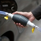 Resim Bu Otomatik Olmayan Manuel Yağ Sifon Pompası, Büyük Kapasiteli ve Kendi Kendine Primleme Özelliklerine Sahip, Motor Yağı ve Diğer Otomotiv Bakım Görevleri İçin Uygun Bir Araba Yağ Sifon Pompasıdır. 