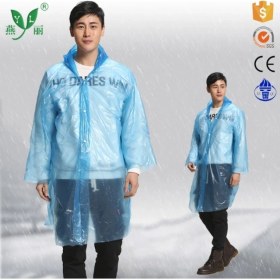 Resim Kapüşonlu Ince Şeffaf Yağmurluk - Unisex Tasarım, Hafif ve Dayanıklı Naylon Malzeme, Çıtçıtlı Yapı ile Kolay Giyilir, Taşınabilir Yapısıyla Yağmurda Pratik ve Etkili Koruma Sunar 