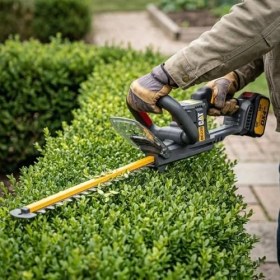 Resim Esranın Dünyası DG220 18VOLT 4.0AH Li-Ion Tek Akülü Kömürsüz 61CM Profesyonel Çit Budama 