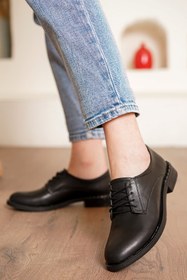 Resim Taban Detaylı Bağcıklı Siyah Cilt Kadın Oxford Ayakkabı TYC00418290877 