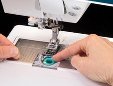 Resim Pfaff Performance Icon Dikiş Makinesi Lacivert 
