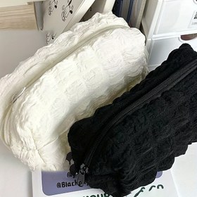 Resim Basit Ama Geniş Bir Kırtasiye Saklama Çantası. 