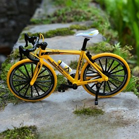 Resim 1:10 Ölçekli Döküm Metal Dağ Bisikleti Modeli - Hava Koşullarına Dayanıklı, İtme Gücüne Dayalı Yarış Koleksiyon Oyuncak - Yetişkinler İçin Mükemmel Noel, Cadılar Bayramı, Doğum Günü Hediyesi - Gri, Kırmızı, Sarı Renklerde Mevcut 