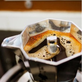 Resim Feyza Design 4 Kişilik Moka Espresso Makinesi, Pratik ve Şık Tasarım 